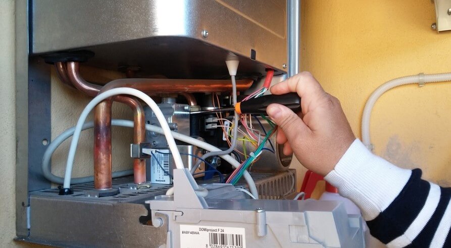 Почему напольный газовый котёл тухнет: основные причины и решения проблемы